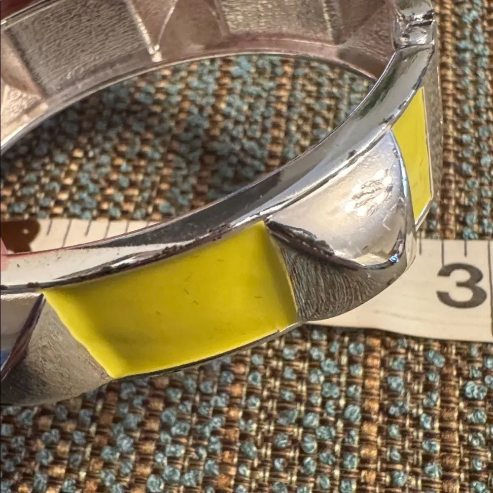 3006‎ Yellow bracelet See pics for conditions